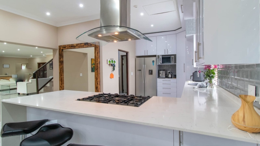 5 Bedroom Property for Sale in Klein Zevenwacht Western Cape